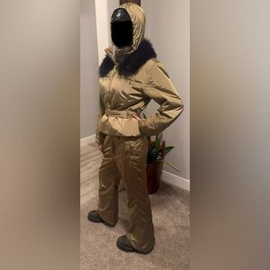 Bogner Gold Ski 2 piece Ski outfit with Black Fur Trim hidden hood Small-Medium